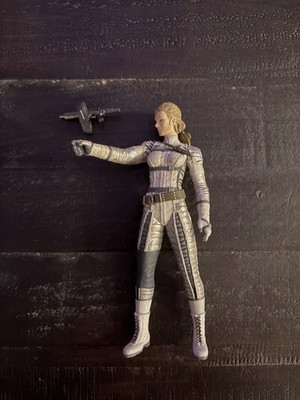 METAL GEAR SOLID Ultra Detail Figure Collection 2 ''THE BOSS'' MGS 3 pre-owned