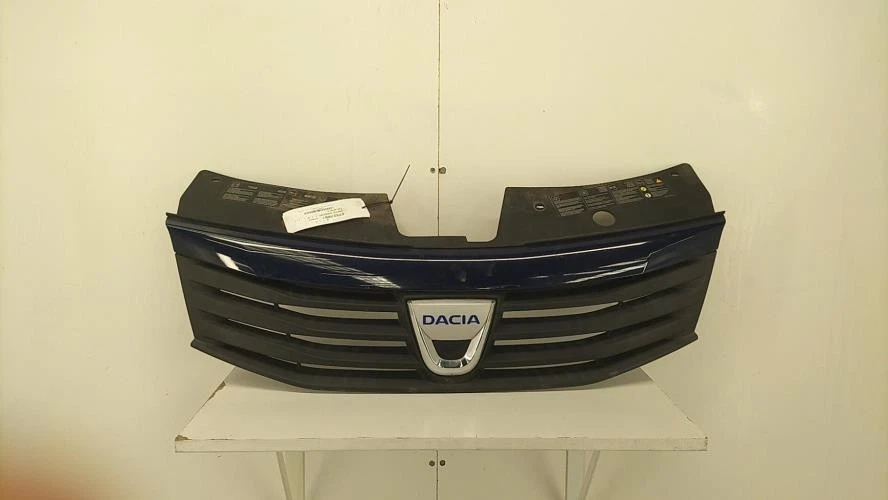 Calandre DACIA SANDERO 1 8200735104 D4F_732 - Photo 1/1