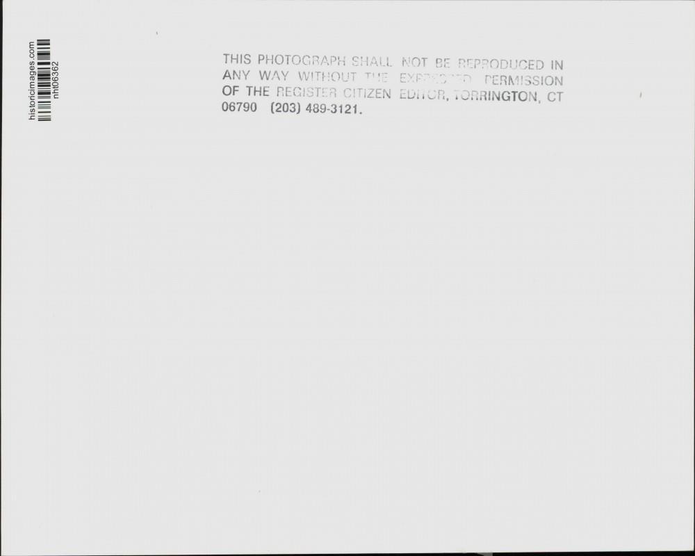 1993 Press Photo Young Boy Splashes in Water at State Park