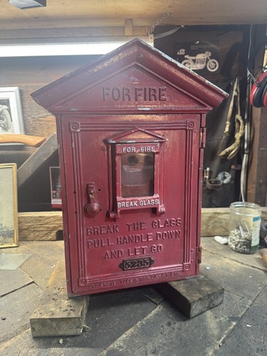 Vtg Universal tool & mfg FIRE ALARM STATION CALL BOX  Telegraph box w/ internals