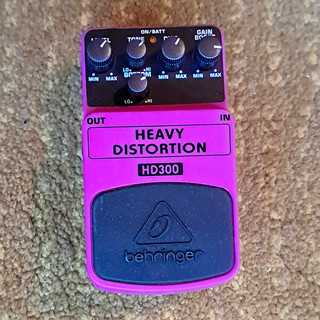 Behringer HD300 Heavy Distortion Verzerrer Pedal analog für E Gitarre & Bass
