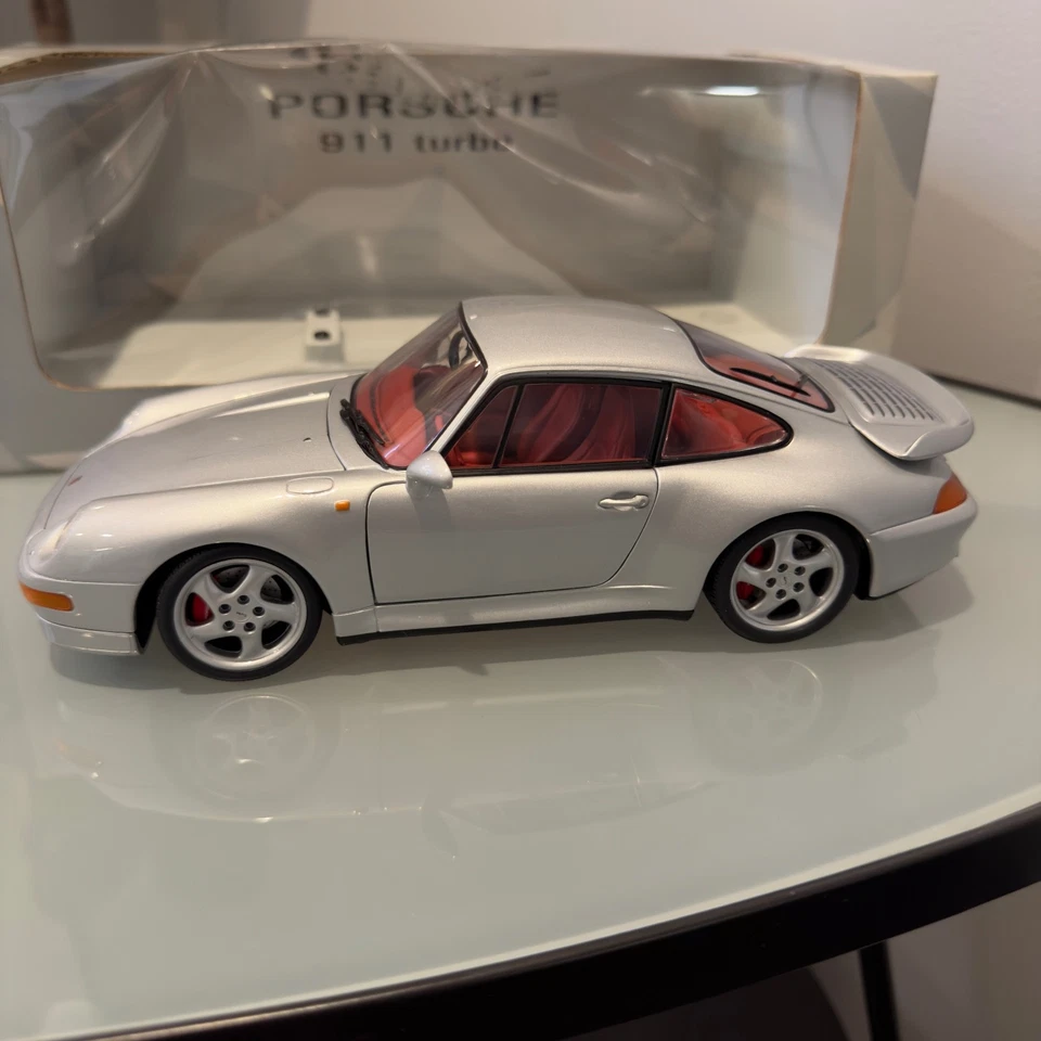 UT Models 1:18 Porsche 911 (993) Turbo S – Silver Metallic (Model 27813) - Image 2 of 4