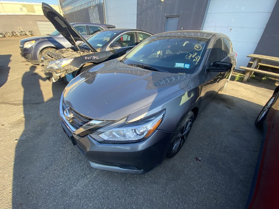 Used Rear Back Glass fits: 2017 Nissan Altima Sdn w/diversity antenna Rear Grade Foto 2 de 4