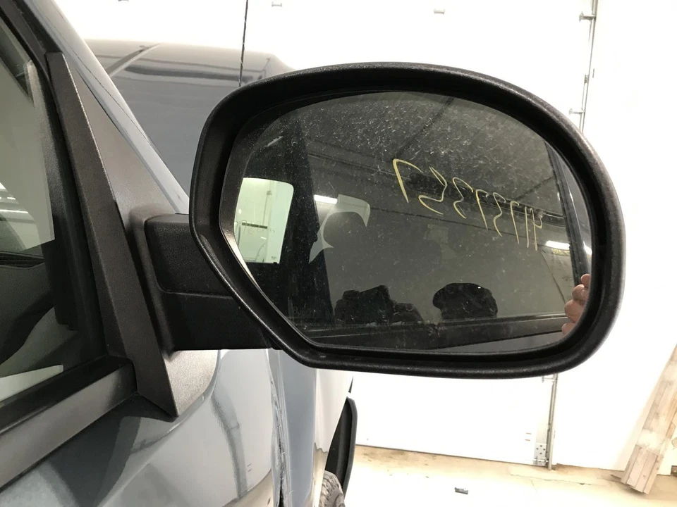 Espejo retrovisor de puerta derecho usado se adapta a: Chevrolet Silverado 1500 2010 camioneta eléctrica sin inte Foto 3 de 4
