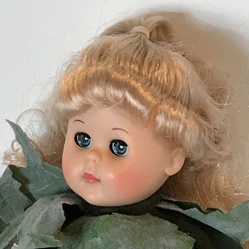 Vogue Ginny Doll 8" tall Dandelion Green Leaves Costume missing her hat - Picture 4 of 6