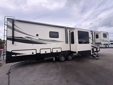 2019 Keystone Alpine 3700FL