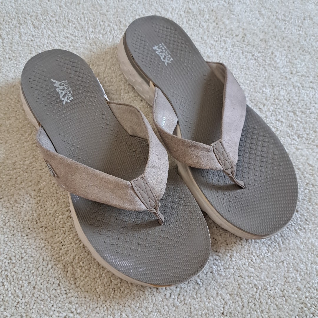 Skechers GoGa MAX Women's Flip Flop Size Taupe