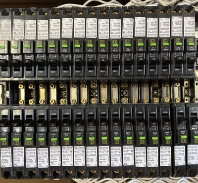 SQUARE D 20 AMP BOLT-ON AFCI CIRCUIT BREAKER 1 POLE 120 VAC 22kAIC QOB120VHAFI