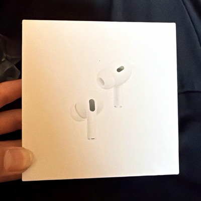 Apple AirPods Pro 2 USB-C MagSafe White Bluetooth Wireless Earbuds MTJV3AM/A