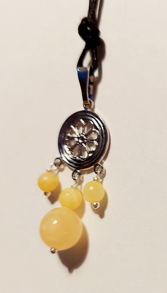 Ciondolo in argento 925 con pietre giada gialla naturale da 8 e 4 mm per chakra - Immagine 3 di 4