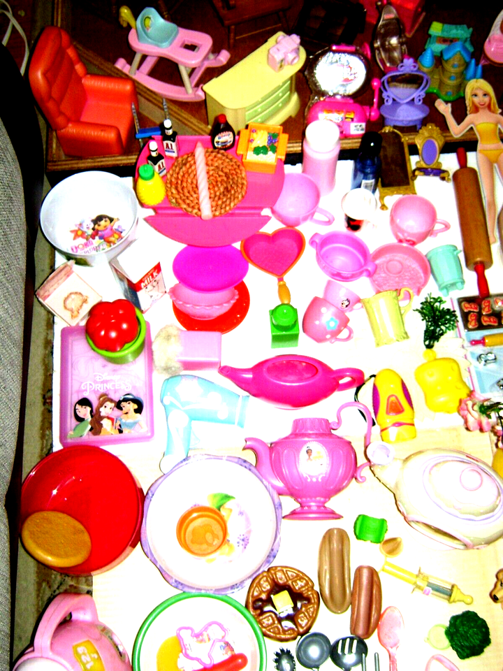 HUGE Lot of 300+ pc VTG Miniature Dollhouse Furniture & Accessories