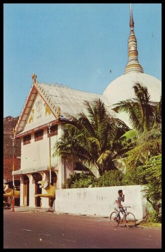 SINGAPORE BUDDHIST TEMPLE RACE COURSE ROAD c1970s EARLY POSTCARD (L155) - Picture 1 of 1
