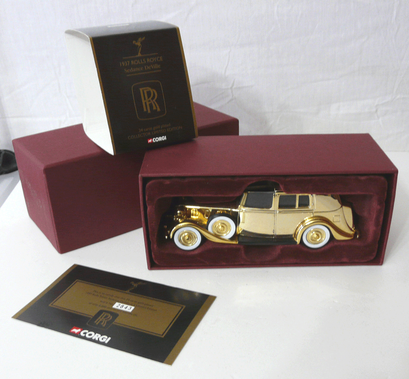 CORGI James Bond Goldfinger Rolls-Royce 24ct Gold MIB Great ROOF 2843 CORGI James Bond Goldfinger Rolls-Royce 24ct Gold MIB Great ROOF 2843