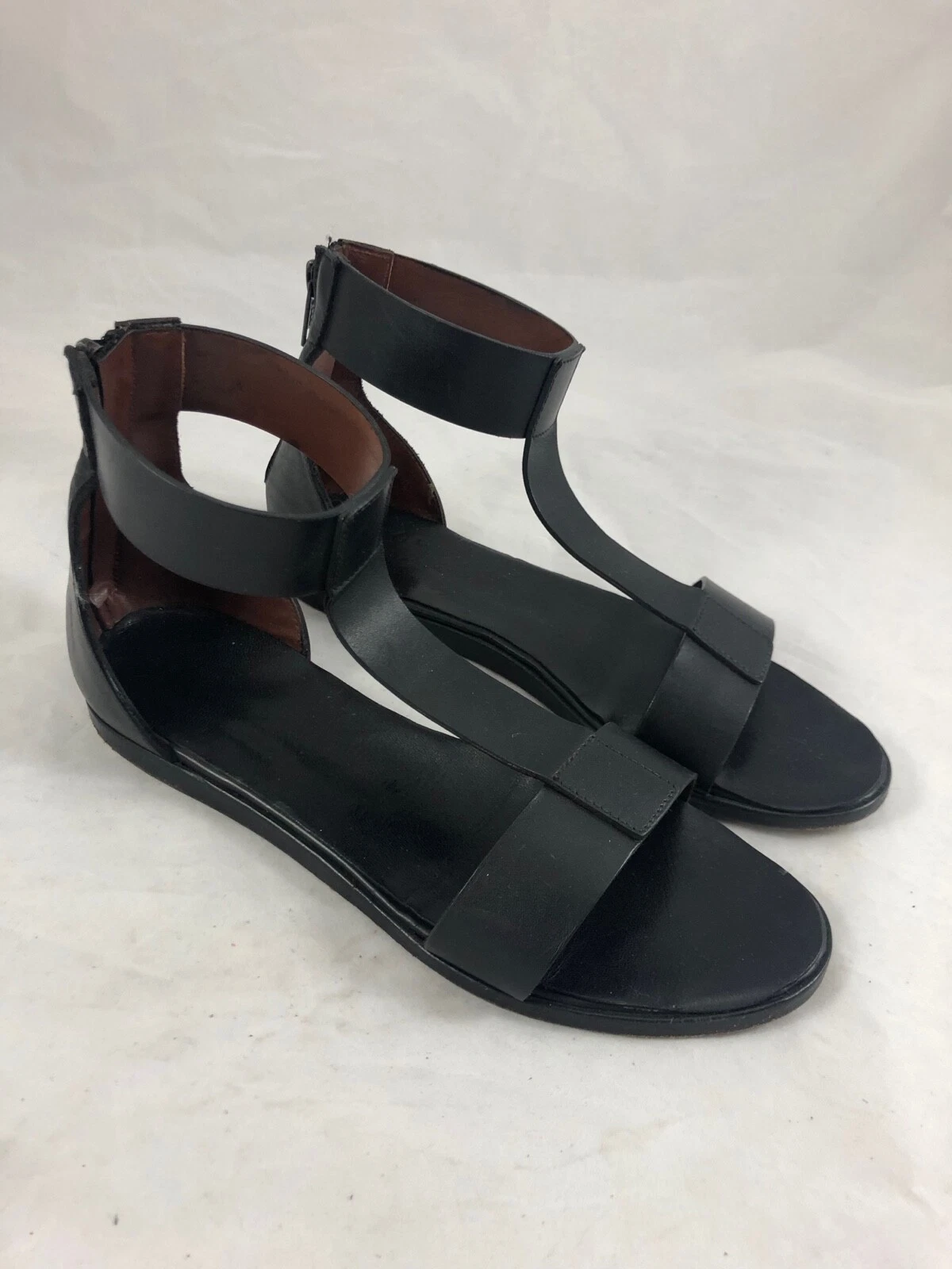 Sandali neri WOMAN BY COMMON PROJECTS piatti in pelle con cinturino a T taglia 36