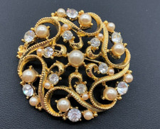 VTG Star Signed Rhinestone Faux Pearl Gold Tone Filigree Brooch Pin Elegant