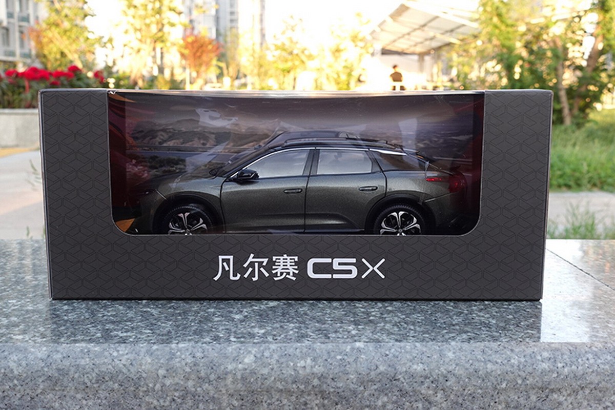1/18 シトロエン CITROEN C5 X 2021 海を渡ってきた Citroen C5 X 1/18 をレビュー | monodas.com