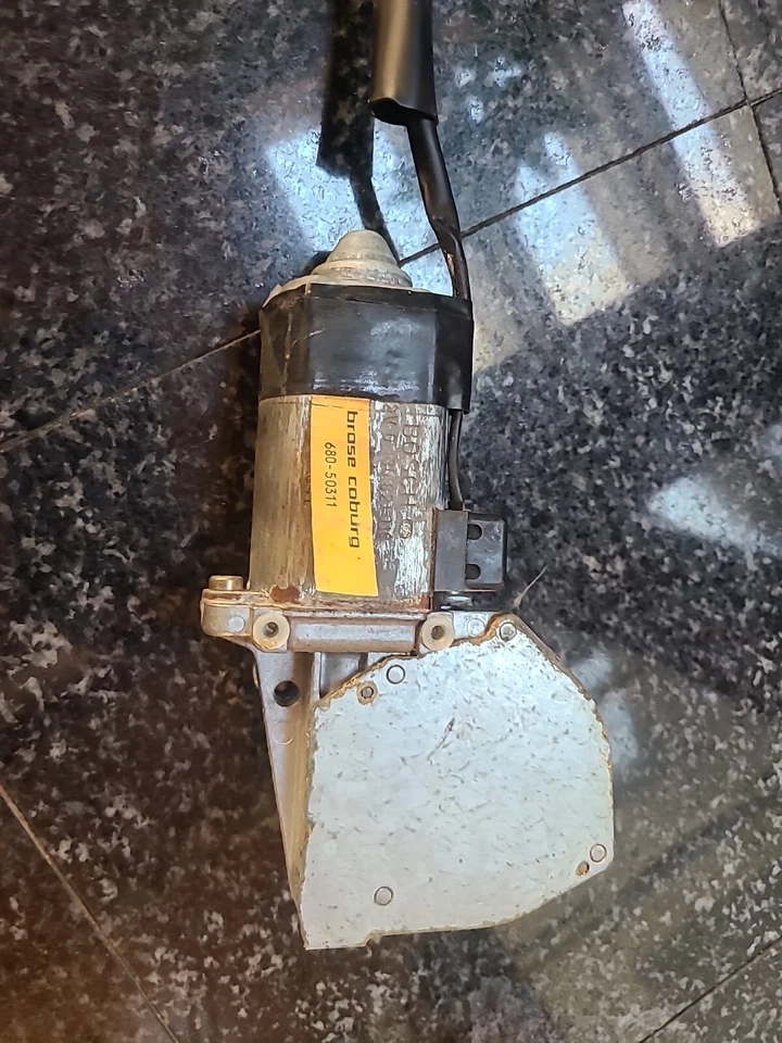 Мотор правого окна Mercedes 560SL Bosch 013082001 протестирован хорошо r107 450sl 380sl - Изображение 4 из 4