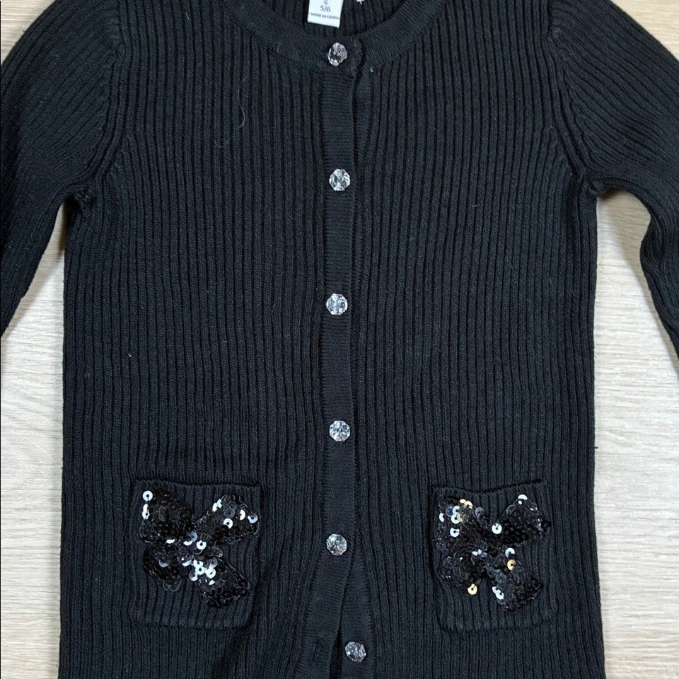 Cárdigan acanalado negro para niña Children's Place 5/6 con detalles de lazo de lentejuelas Foto 4 de 4