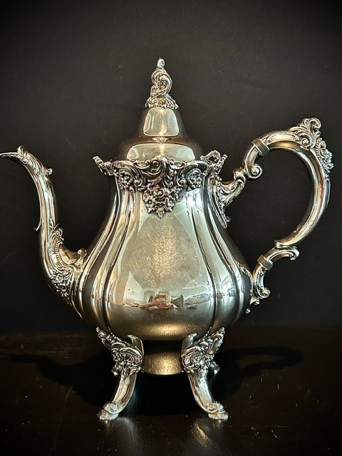 Vtg Wallace Baroque Ornate Rococo Floral Scrollwork Footed Tea Coffee Pot