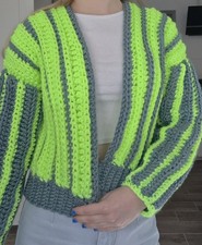 Bunter handgestrickter Cardigan – einzigartig und gemütlich!
