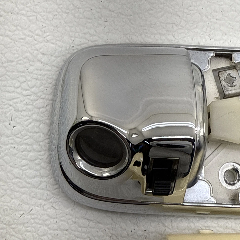 Ford F-150 F-250 F-350 Bronco 1980-1996 y más luz domo cromada superior OEM Foto 3 de 4