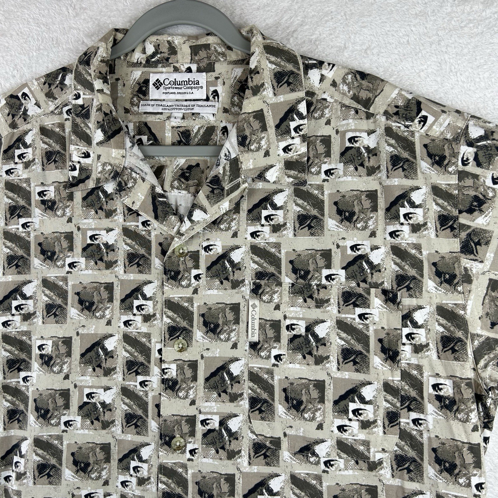 Columbia Short Sleeve Pocket Button Up Shirt Men Size L All Over Fish Abstract