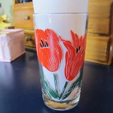 Vintage Boscul peanut butter red Tulips ice tea glass 5 inch tall name at bottom