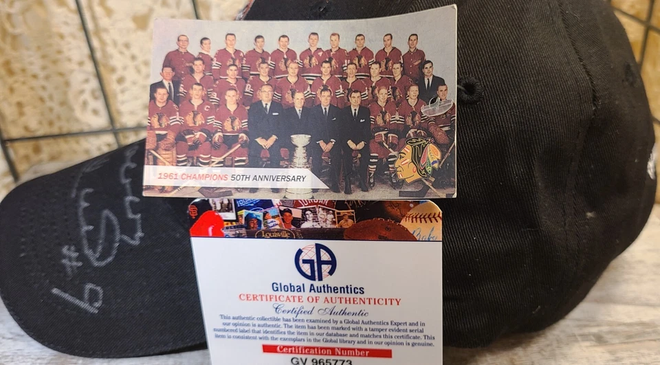 Sombrero firmado por los Chicago Blackhawks 1961 campeones 50 aniversario patio Bobby Hull #9 Foto 3 de 4