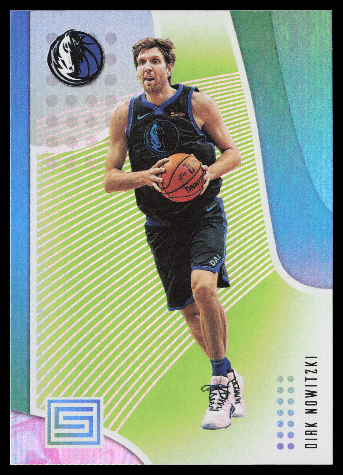 2018-19 Panini Status Green #95 Dirk Nowitzki Dallas Mavericks