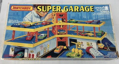 1978 Matchbox Super Garage with Operating Elevator Tower Complete with Box