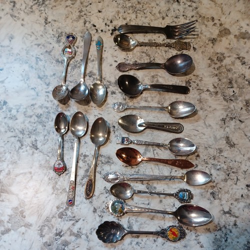 Mixed Vintage Lot Souvenir Tea And Various Other Spoons  Look at pics