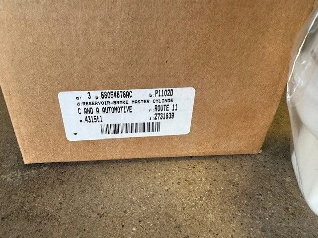 RAM 1500 2500 3500 DEPÓSITO CILINDRO MAESTRO FRENO OEM NUEVO MOPAR 68054878AC Foto 3 de 3