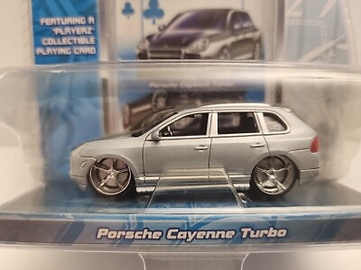 Maisto Playerz Luxury Diecast Collection Porsche Cayenne Turbo