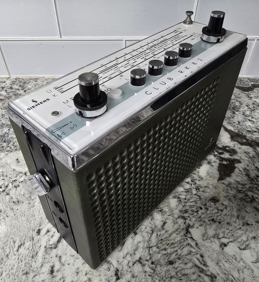 Vintage Siemens Transistor Radio ︎ Club RK82, Germany ︎ Parts or