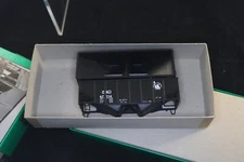 (2) BOWSER #677114 HO CRP 55 ton Fishbelly Hopper HO