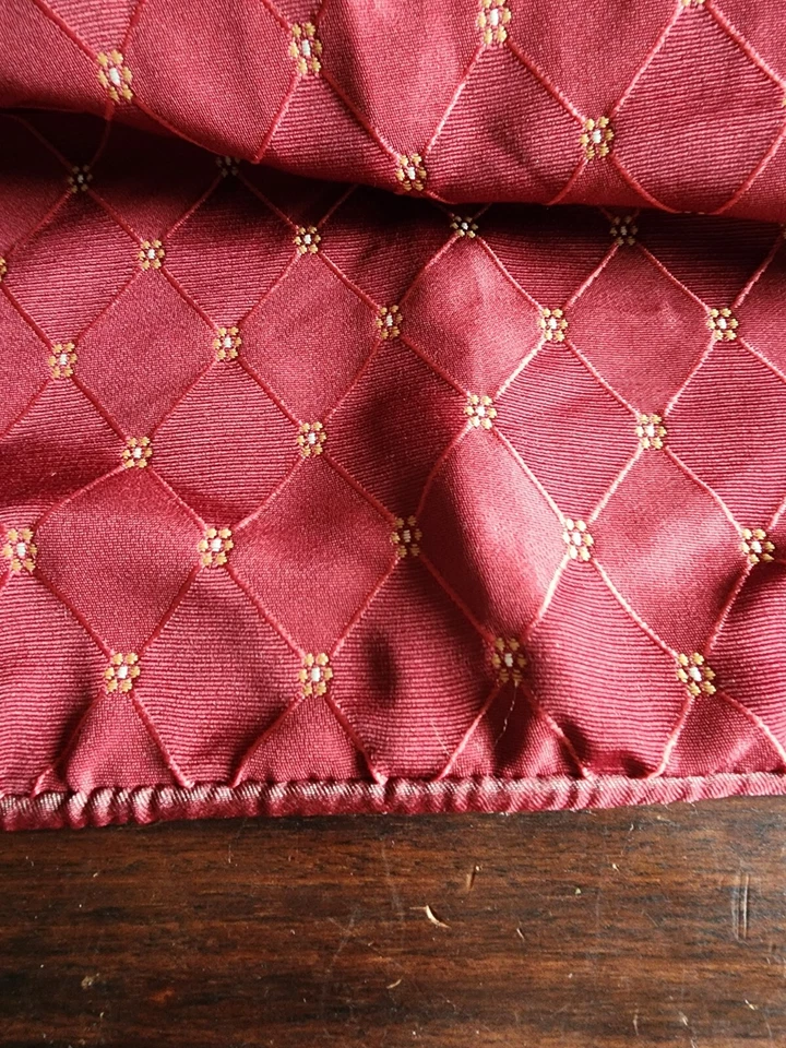 Set Of 2 Jacquard Damask Euro Shams Red Gold Dimond 100% Polyester Farmhouse  - Image 4 of 4