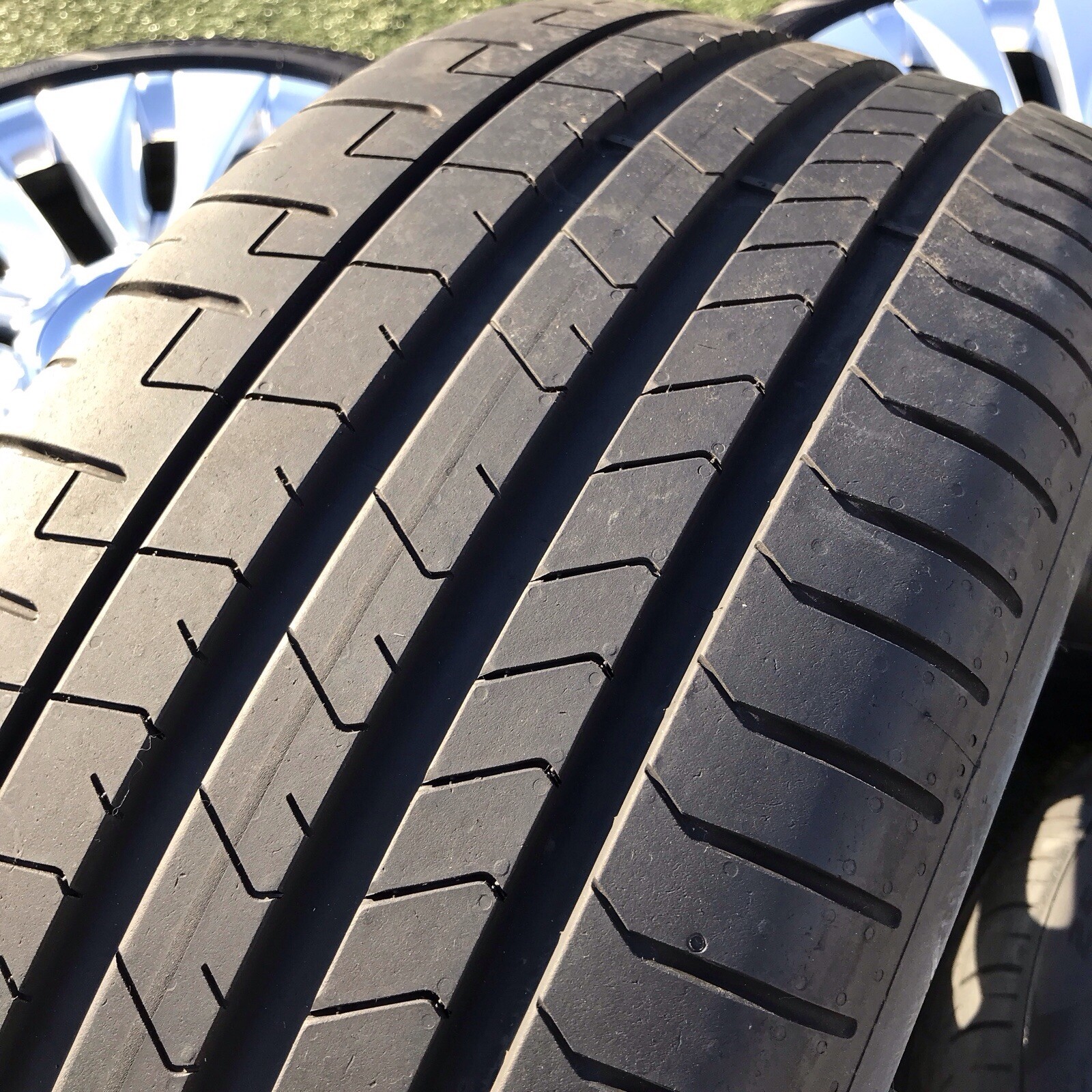 23 ROLLS ROYCE SPECTRE RIMS TIRES OEM STOCK ORIGINAL WHEELS NEW SET