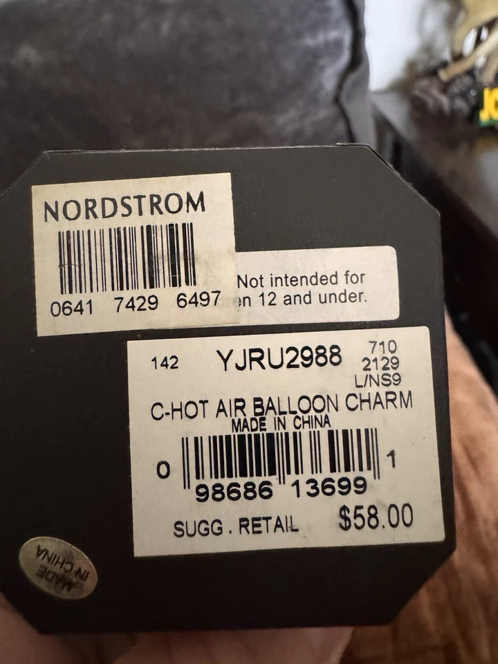 Dije globo aerostático Juicy Couture con esmalte Yorkie Pilot y estrás YJRU2988 Foto 2 de 2