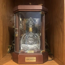REMY MARTIN LOUIS XIII COGNAC BACCARAT CRYSTAL DECANTER empty with display case