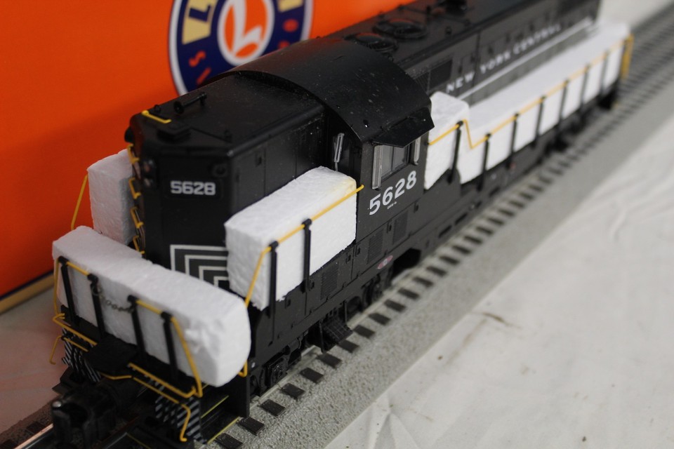 Lionel #6-28561 Legacy New York Central GP-7 Diesel Locomotive #5628 | eBay