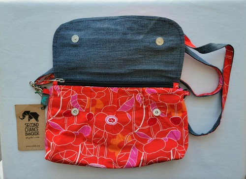Kleine rote Handtasche Upcycling Stoff, Second Chance Bangkok Thailand - Bild 3 von 3