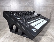 B-STOCK / 25  Stand for Roland MC-707 Groovebox / TR-8S Drum Machine - BLACK