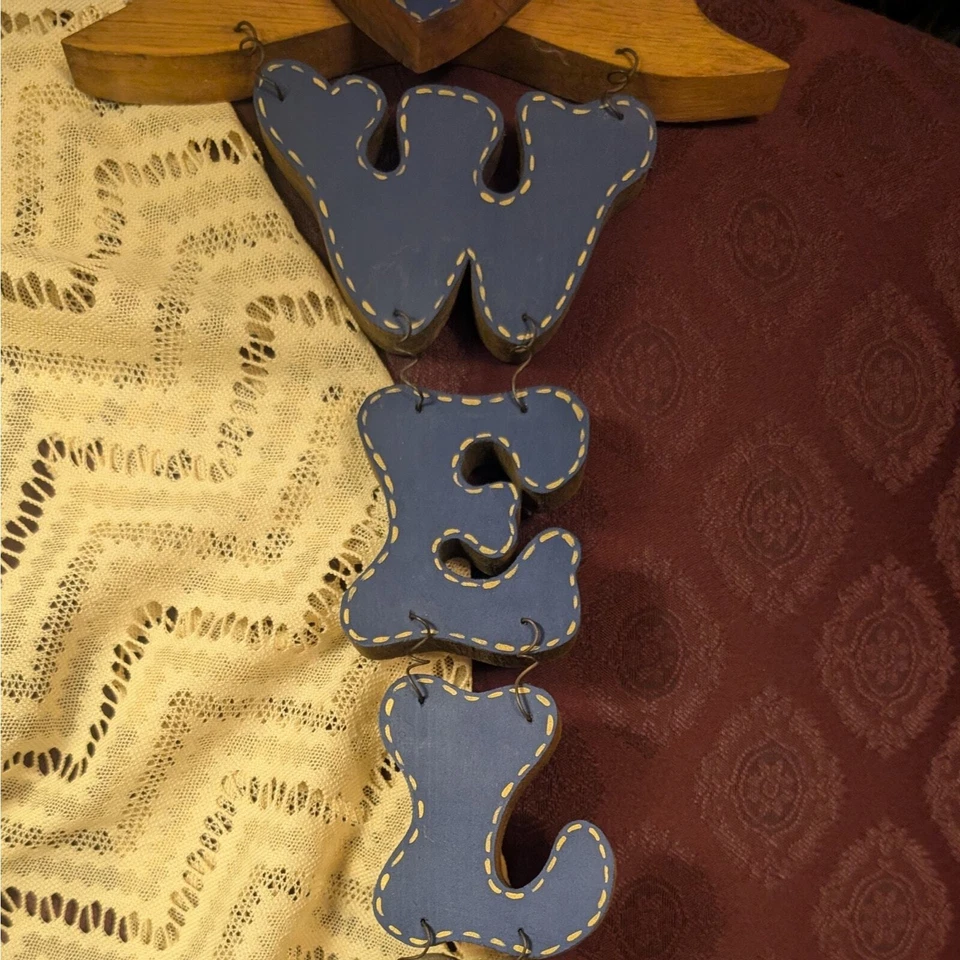 Wooden Blue Country Vintage Stitched Heart & Bow Welcome Hanging Wall Door Sign - Image 3 of 4