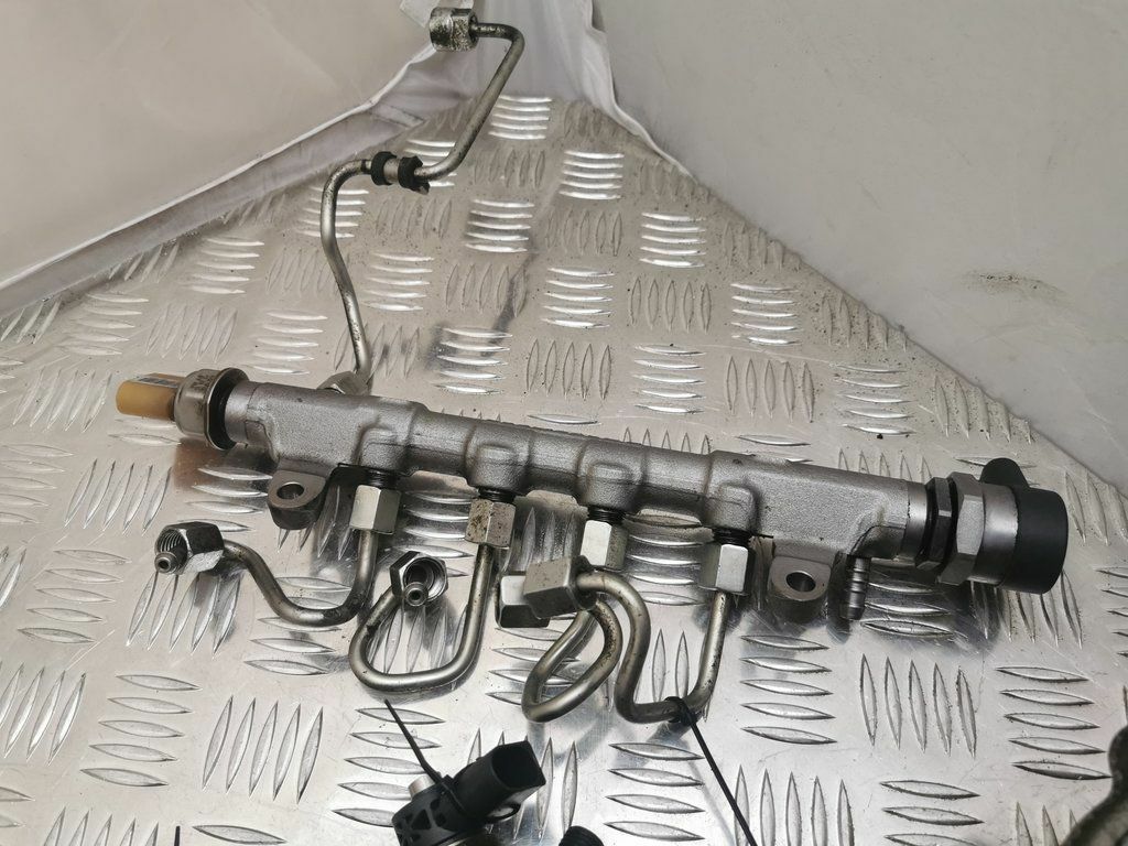 Audi Q5 SQ5 2013 Diesel Fuel injectors set 03L130755AC 03L130089Q