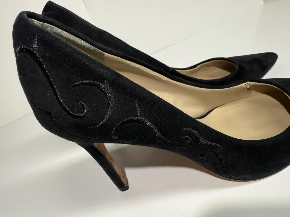 CHARLES DAVID Emmanuelle Chriqui Suede Black Pumps Heels Embroidered Size 7 - Image 4 of 4