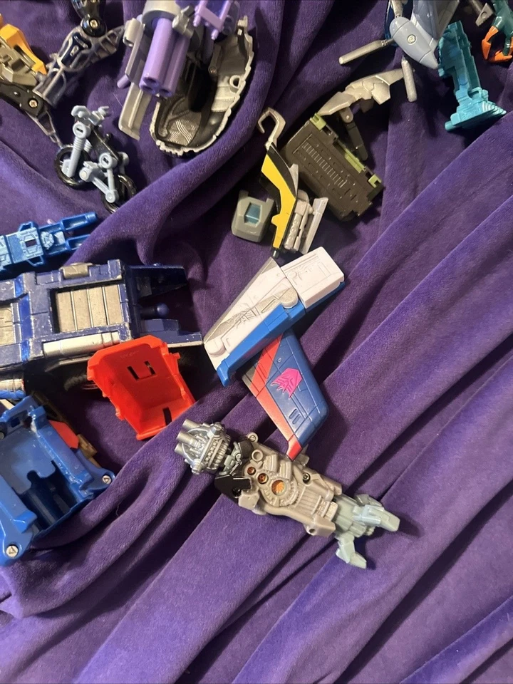 Transformers Huge Mixed lot 30+ Figures Vintage & Modern Incomplete + Parts - Image 2 of 4