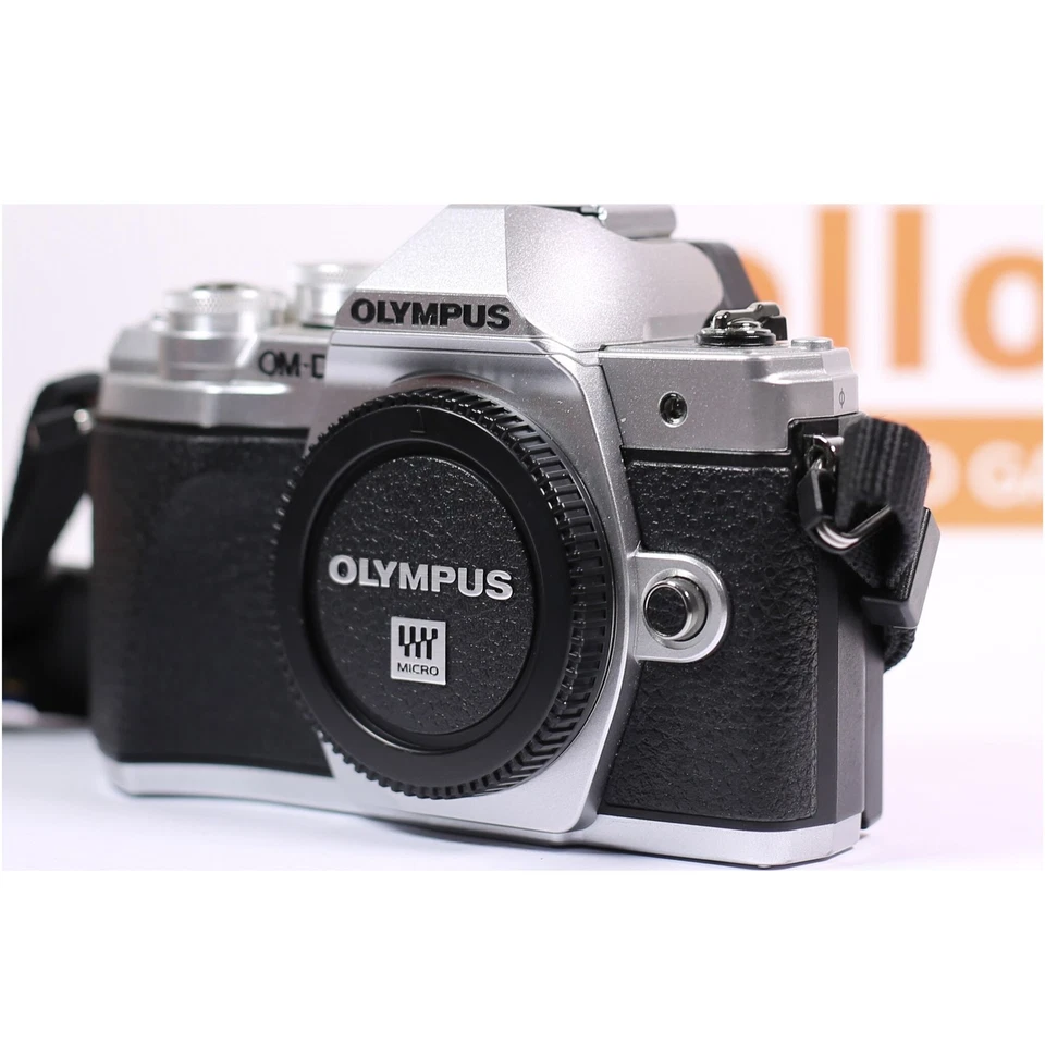 Olympus OM-D E-M10 Mark III, foto 3 di 5
