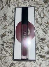 LÁPIZ LABIAL MATE LÍQUIDO HUDA BEAUTY~~ESPOSA TROFEO~~0,17 fl oz/tamaño completo ¡NUEVO EN CAJA!