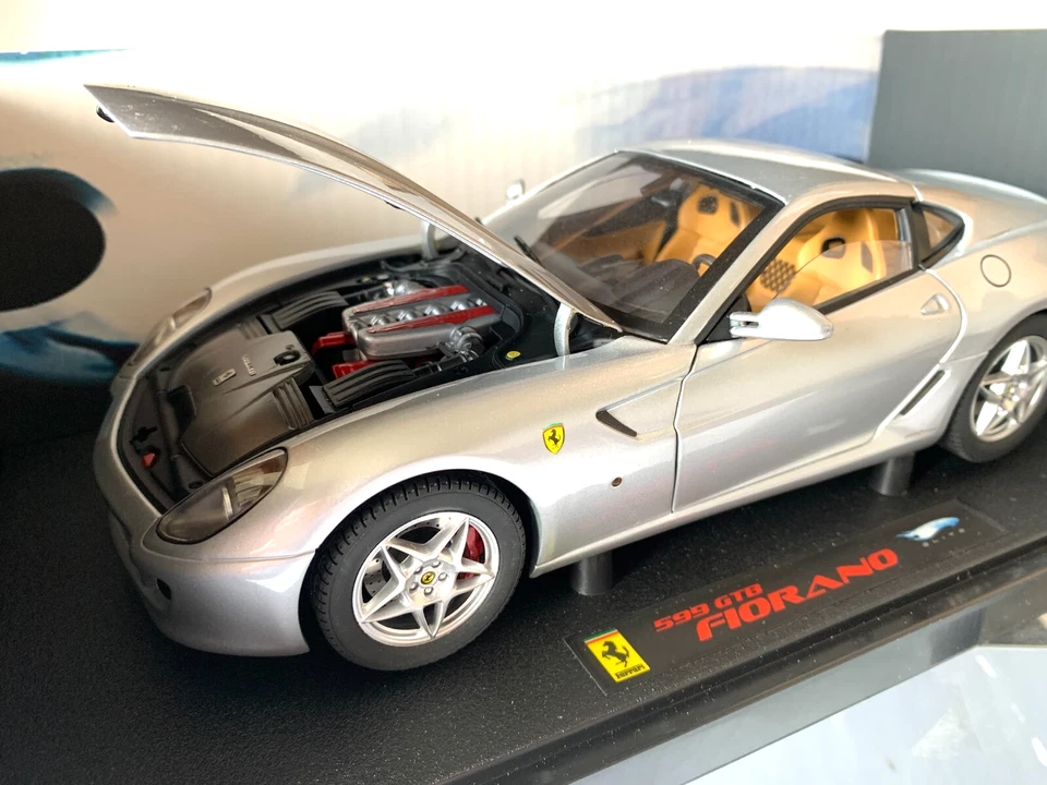Elite Hot Wheels Ferrari 599 GTB Fiorano Modelo de fundición a escala 1/18 en caja Foto 3 de 4
