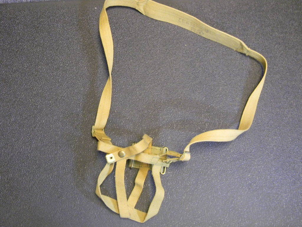 BRITISH WWII CANTEEN HOLDER WITH STRAP. WWII DATED NEW OLD STOCK